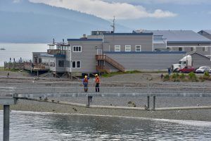 Land Crew get ready to dock the Kennicott
